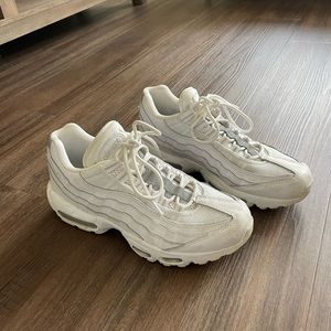 Nike Air Max 95 Big Kids 7 (Women’s 8.5)
